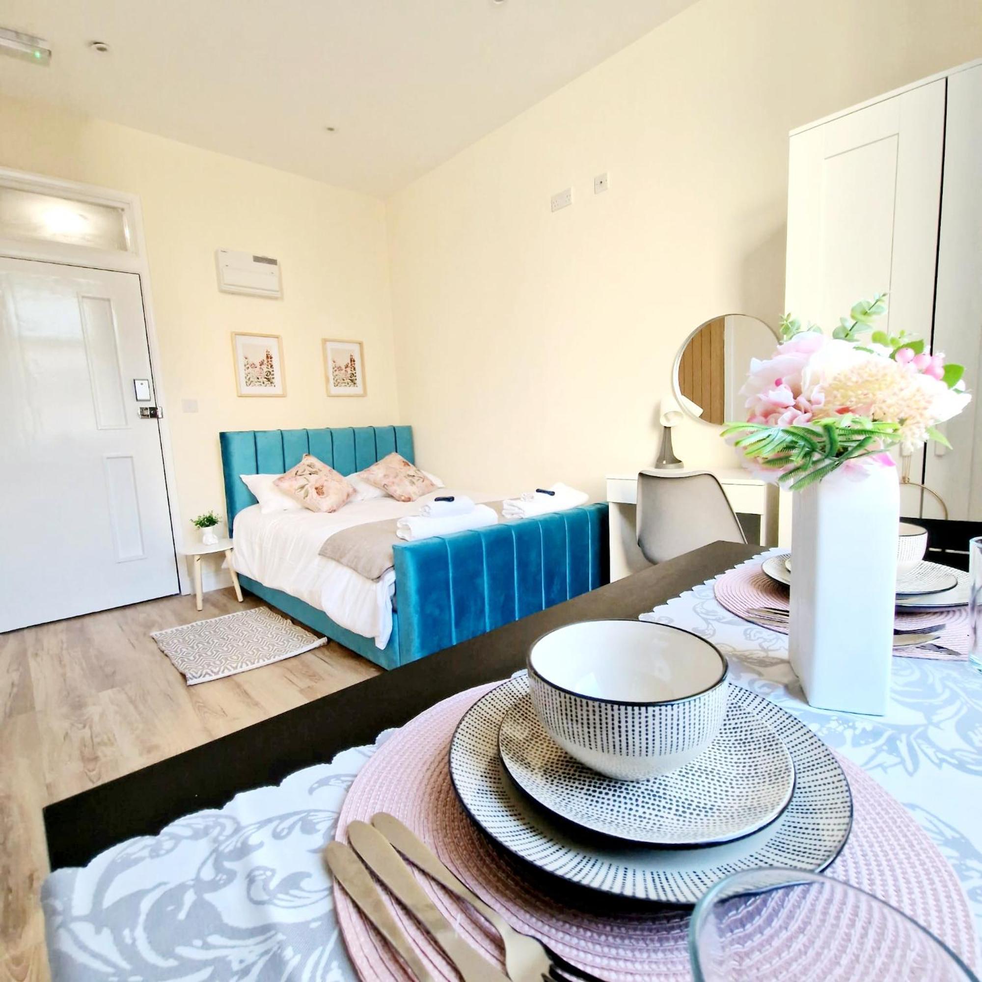 Crendon House Boutique Hotel High Wycombe Buckinghamshire Exterior photo